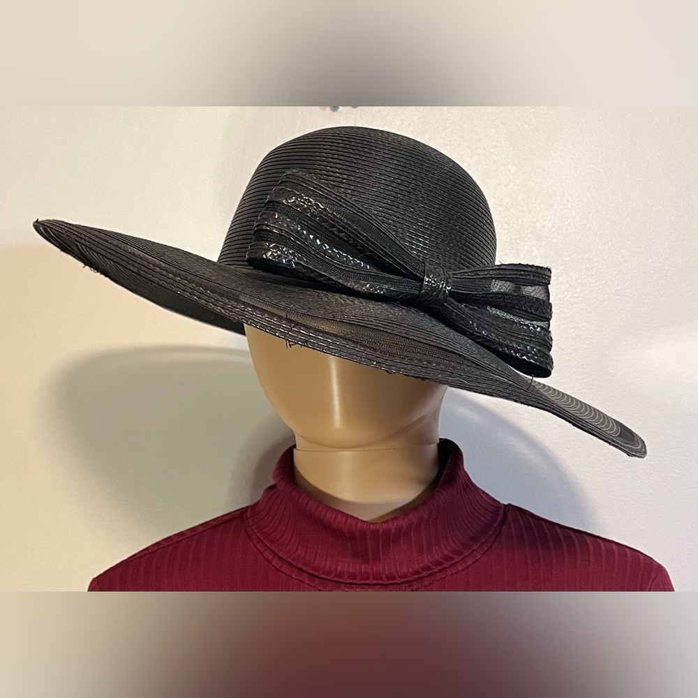 Black straw Sun hat with bow